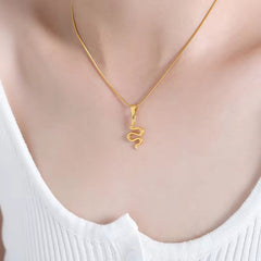 Plated 18K Gold Stainless Steel Ocean Summer Beach Style Jewelry Ocean Animal Seahorse Pendant Necklace